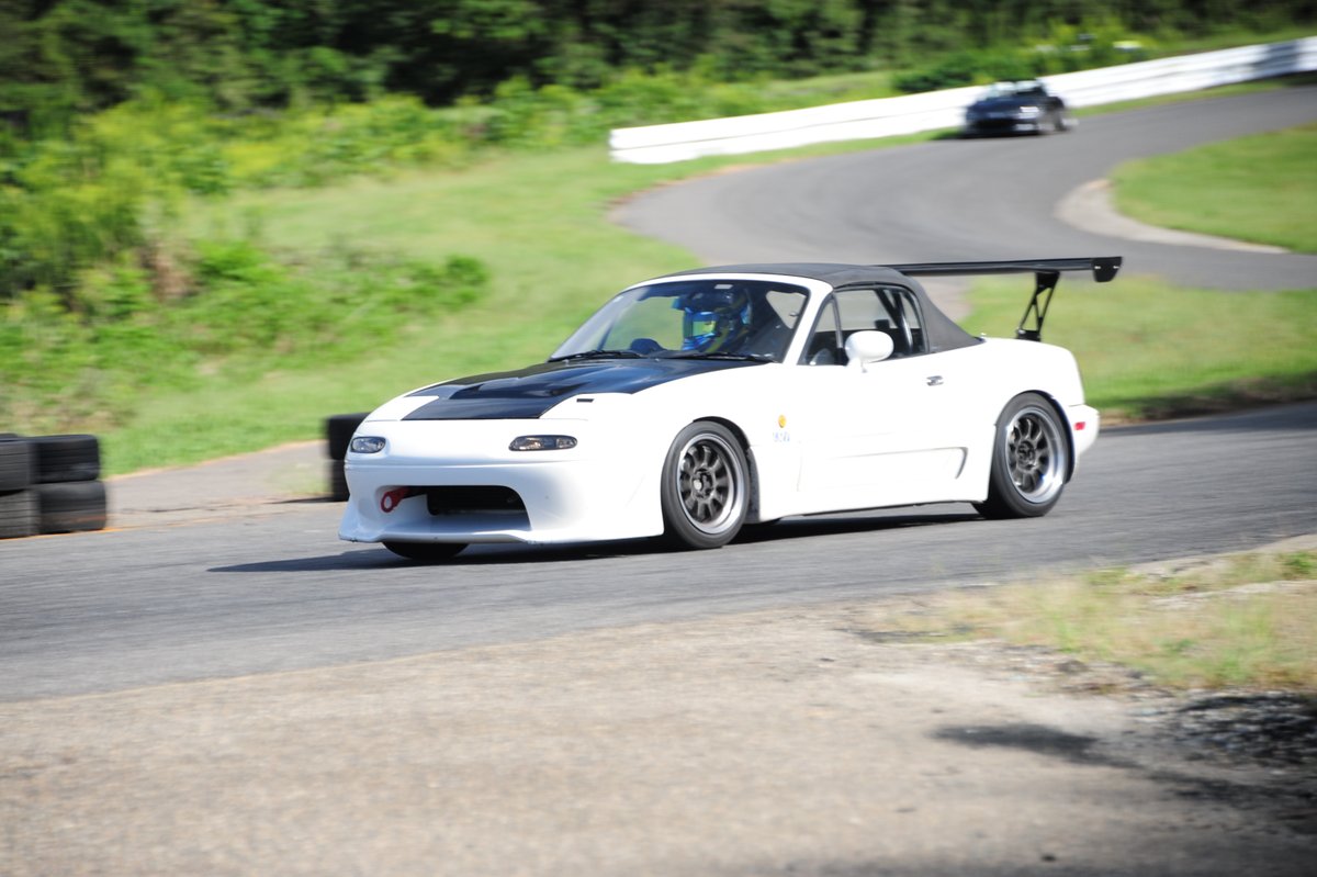 usmk8's tweet photo. そして今回の間瀬サーキットですがシバタイヤR31-280のテストもしてきました。二人で80周+8周レースのフロント左タイヤです。進化してますね~、とても扱いやすくグリップも十分です。
#シバタイヤ
#R280 https://t.co/iDPMCiIBdQ
