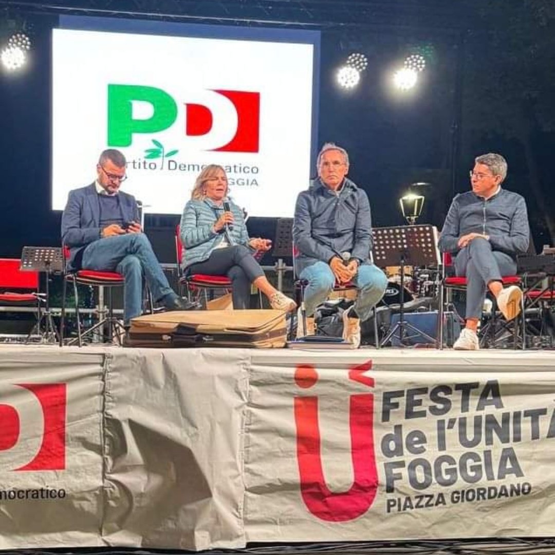 Scene di  #autunnomilitante del  <a href="/PdFoggiaCentro/">PdFoggia</a> contro #autonomiadifferenziata: spacca l'Italia, non riduce le diseguaglianze, aumenta le differenze tra aree geografiche e l'accesso ai diritti dipende dal luogo di residenza <a href="/Dom_DeSantis/">Domenico De Santis</a> <a href="/bocciafrancesco/">Francesco Boccia</a> <a href="/dArienzoSindaco/">Pierpaolo d'Arienzo</a>