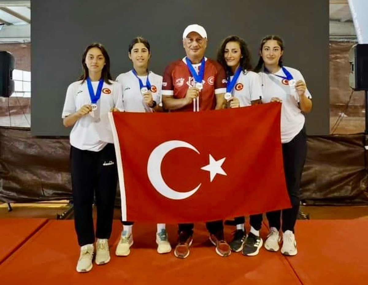 AlacamKymkmligi's tweet photo. 🇹🇷 3-6 Ekim tarihlerinde İspanya’da düzenlenen Avrupa #Bocce #Petank şampiyonasında Alaçamspor Bocce takımı sporcusu Edanur Kır Türk Milli Takımı ile;
Görkem Duran da Genç Erkekler kategorisinde Avrupa 2.’liğini alarak büyük bir başarıya imza attılar.
@Fatih_Kayabasi https://t.co/7K9KbpLxzG