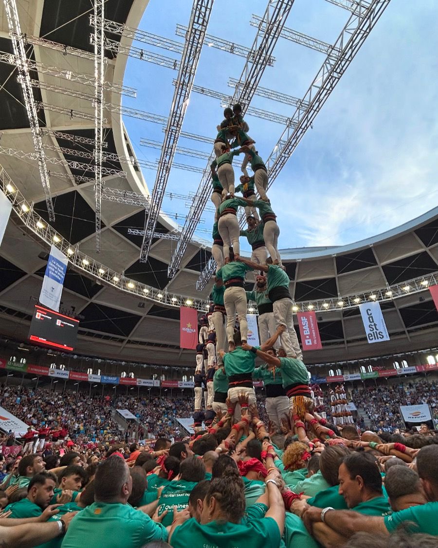 VOLÍEM MÉS I VAM TINDRE MÉS 💚 Ahir vam estrenar el primer 5d8 de la nostra història i EL VAM DESCARREGAR 🔥 el van acompanyar el 3d8, el 4d8 i 4p4.
No tenim paraules, estem en un núvol i això és només perquè hi érem tots, gràcies colla 💚

#castells #castellers #castelleres