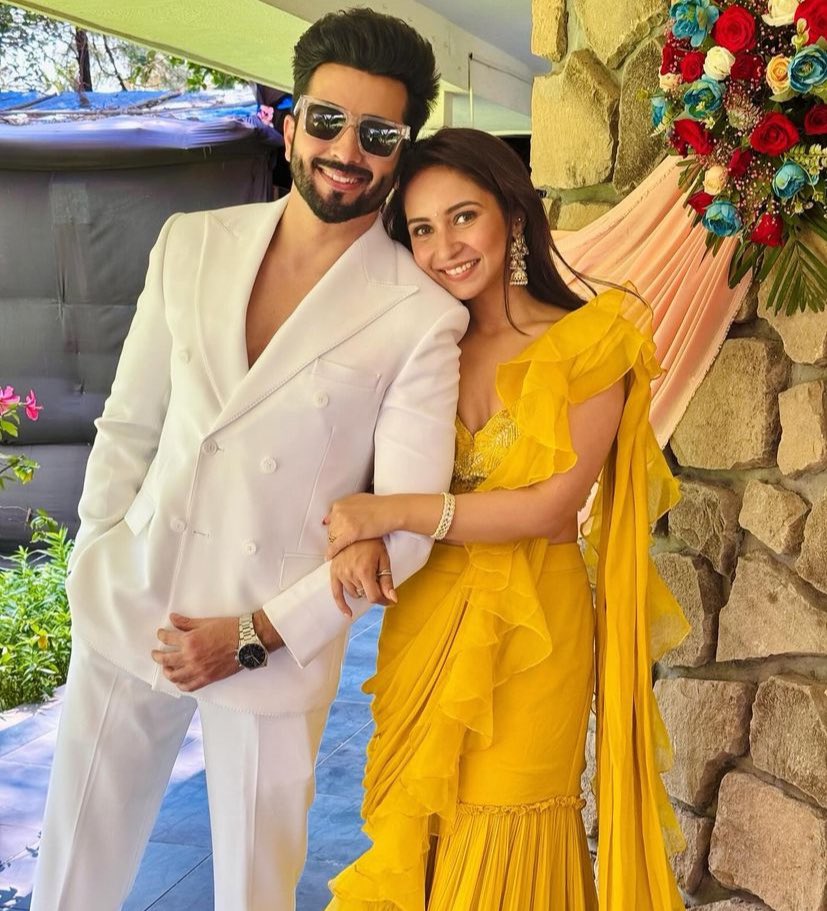 beingdhoopian_'s tweet photo. ~ Your smile brings a smile to my face 🤍

#DheerajDhoopar #VinnyAroraDhoopar https://t.co/iOlezMTfzT