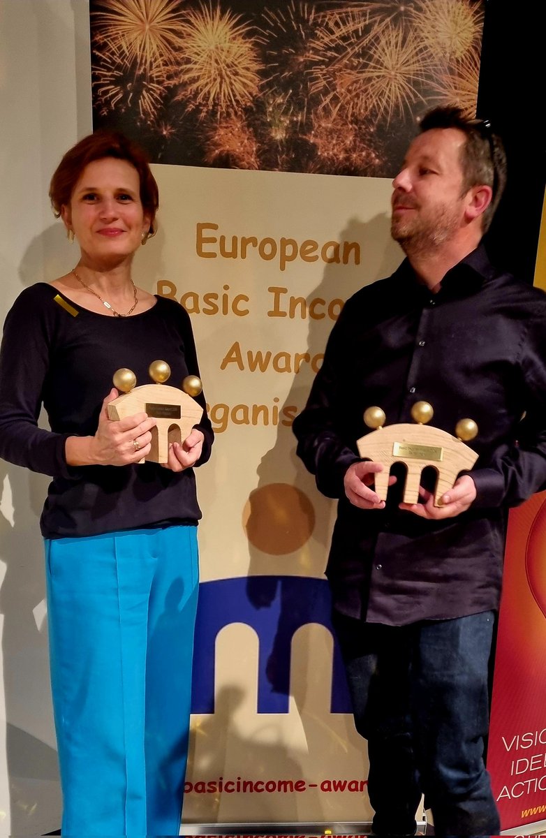 Bin sehr gerührt. Gestern erhielt ich den 1.BasicIncome-Award zusammen mit Dani Häni <a href="/kulturimpuls_CH/">Daniel Häni</a>, Initiator des SchweizerVolksentscheids. Dieser Preis würdigt den Einsatz fürs #Grundeinkommen. Ich widme ihn allen #BGE-Weggefährten der letzten 20Jahre. basicincome-award.com