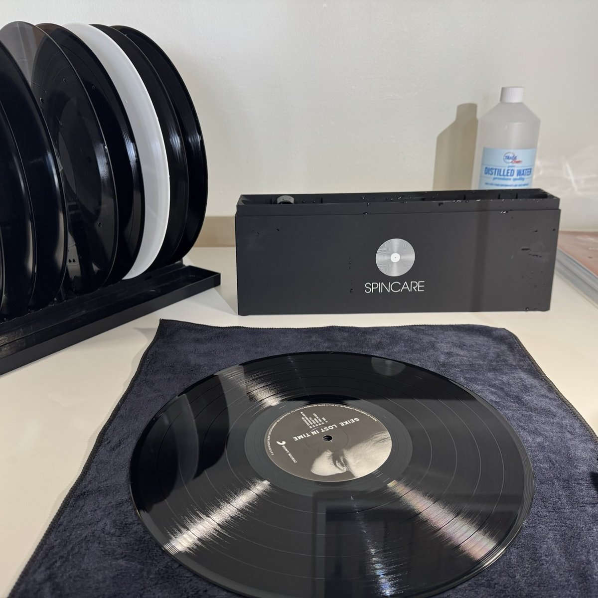 Using this ⁦<a href="/BBC6Music/">BBC Radio 6 Music</a>⁩ #SlowSunday to wet clean my records. It’s a slow meditative process.