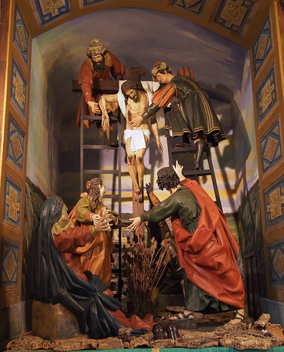 santicm68's tweet photo. @Betismylive @ArcoDelPostigo La Veracruz formaba parte del paso del Descendimiento (Gregorio Fernández)pero era tal la devoción que tenía la imagen de Nuestra Señora que se retiró para que procesionara Ella sola y se realizó copia que Ella ,que sale en ese paso,se le llama El Reventón https://t.co/tMBBho4RZ8