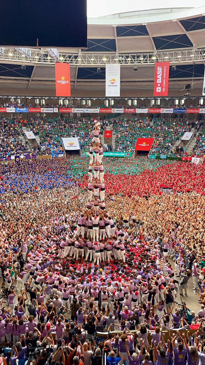 #ConcursTGN24, segona ronda: la <a href="/JoveDeTarragona/">Colla Jove de Tarragona</a> descarrega el 3d10fm #crac1 #castellers #castelleres #descarregaaat #BatecConcurs