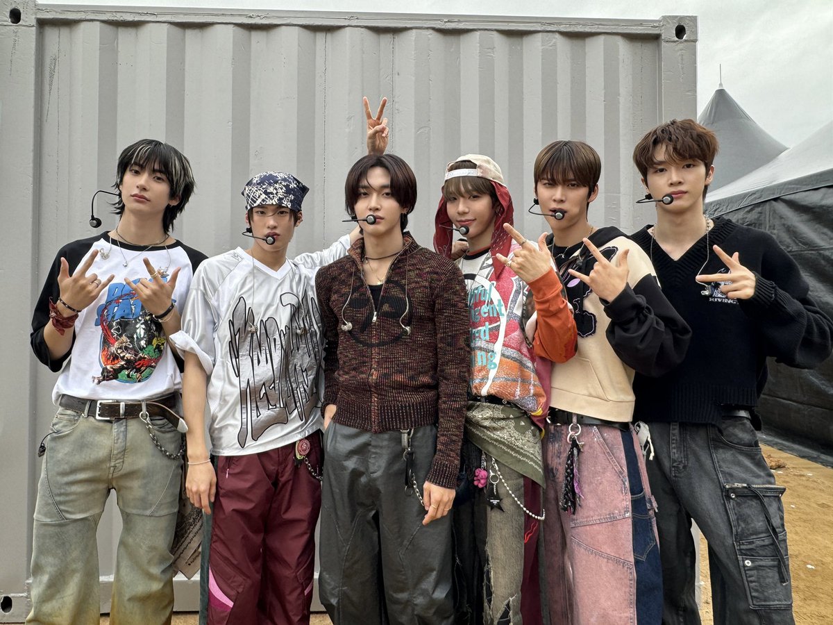 RIIZE_official's tweet photo. Busan🧡

#RIIZE #라이즈
#RISEandREALIZE
#BusanRockFestival
#BusanInternationalRockFestival https://t.co/MzcdkPf8NA