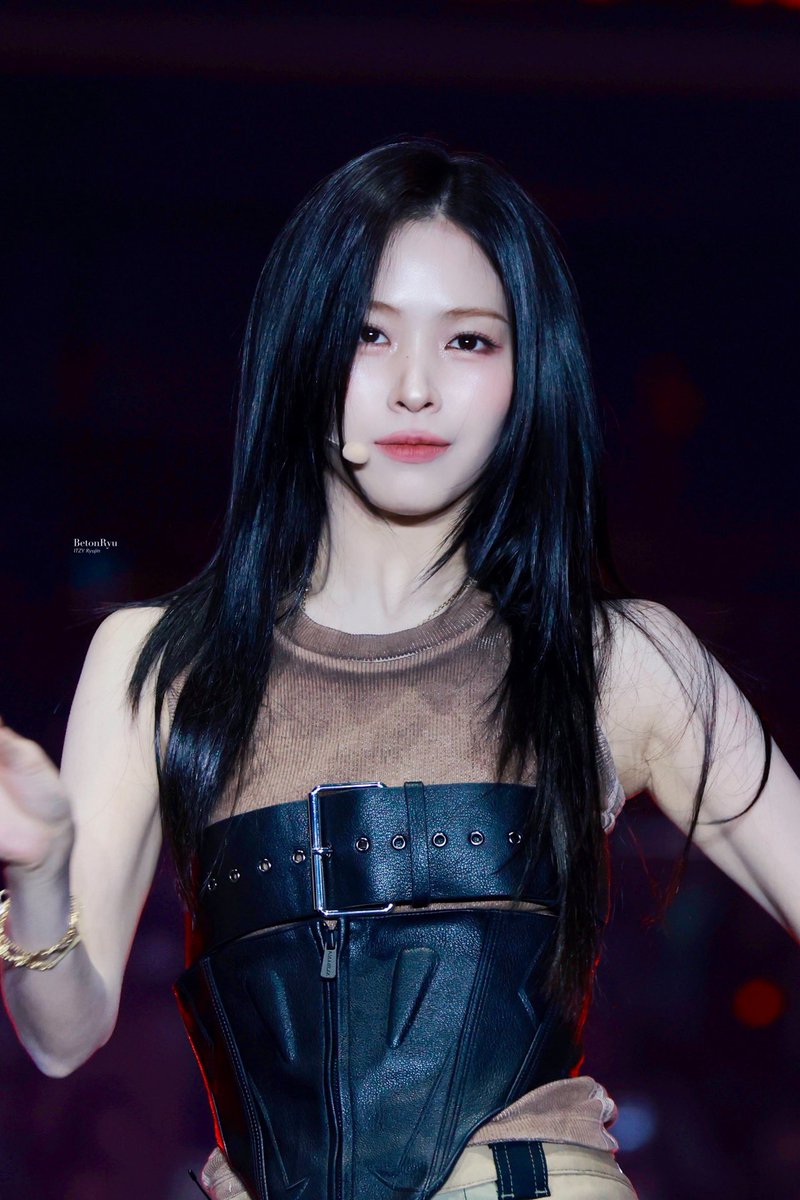 betonryu_srj's tweet photo. 241005 K-LINK HQ

👸🏻

#ITZY #있지 #RYUJIN #류진
@ITZYofficial https://t.co/rdHZ7sqs7o