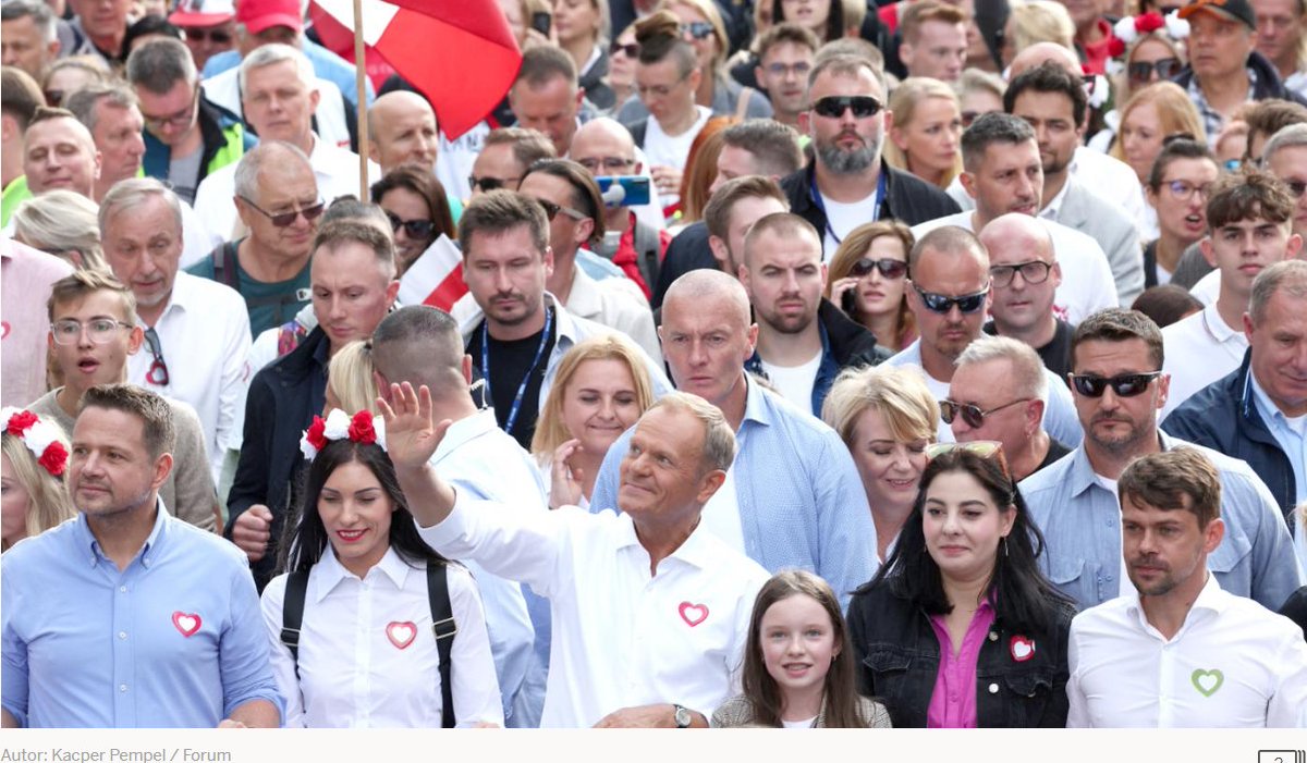 Nie jestem fanatyczką rządu Tuska. 
Jestem osobą, która, mimo wygranej #K15P jest pewna, że wciąż nie jest czas na zdejmowanie klosza z tego rządu. Widzę ile pułapek i swoich ludzi zostawił PiS, gdzie się dało. Więc do całkowitego rozbrojenia PiS będę wspierać rząd Tuska ile sił.