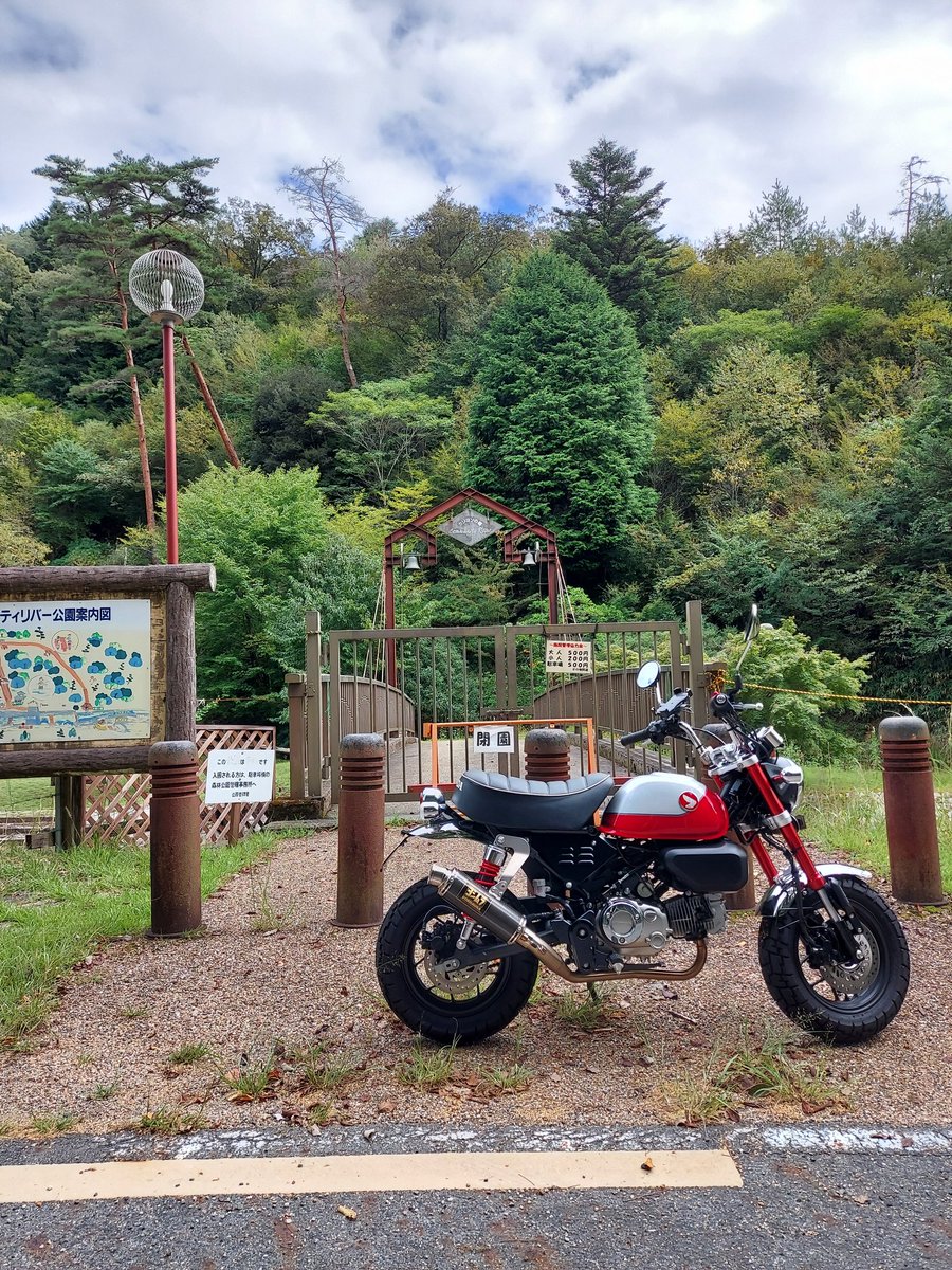 lenten_monkey's tweet photo. 湯船森林公園に行ったら閉園してました😭
結構良さそうな公園だったのにー

帰りにいい感じの川があったので、川辺で昼を食べて帰りました https://t.co/s7FDaaBi4d