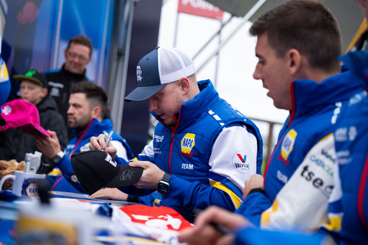 💙💛 A massive THANK YOU to all our incredible fans who came out to support us at our shop autograph sessions this year!

#BTCC #NAPARacingUK #NAPARacing #BrandsHatchGP