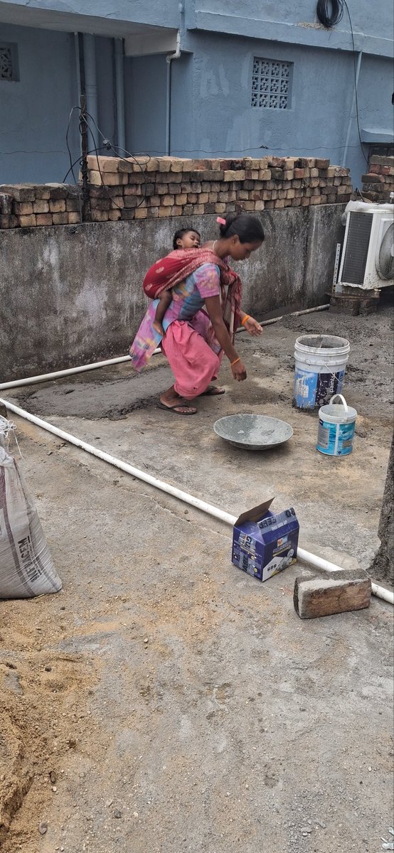 A woman works tirelessly, carrying her baby on her back as she tackles demanding labor. Her strength and resilience embody the essence of a real woman, balancing the challenges of work and motherhood with unwavering determination. # Real heros🙏🙏