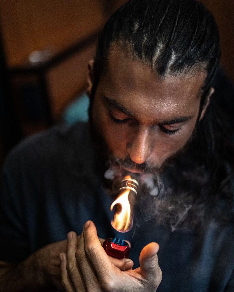 RESUMEN SEMANAL 
                        DEL KRAL 👑 👑

L U N E SSSSSS 
💫
Sergej Onopko comparte otra preciosa
foto de su colección 📷

# PirataRelajado 🚬
# QuéBienSeVeElPeinado
# EsasManos 😍
# YoTambiénArdo 🔥
# YSinMechero

#CanYaman 💚