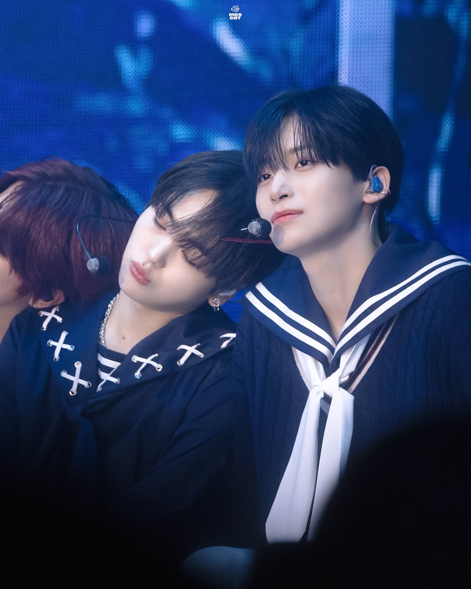 mo9_cat's tweet photo. 240928 
BEYOND YOUR MEMORIES 

You and I 
나의 바다 포근한 품 🩵

#크래비티 #CRAVITY 
#정모 #형준 #웅냥즈 https://t.co/LX0ur4PmeH