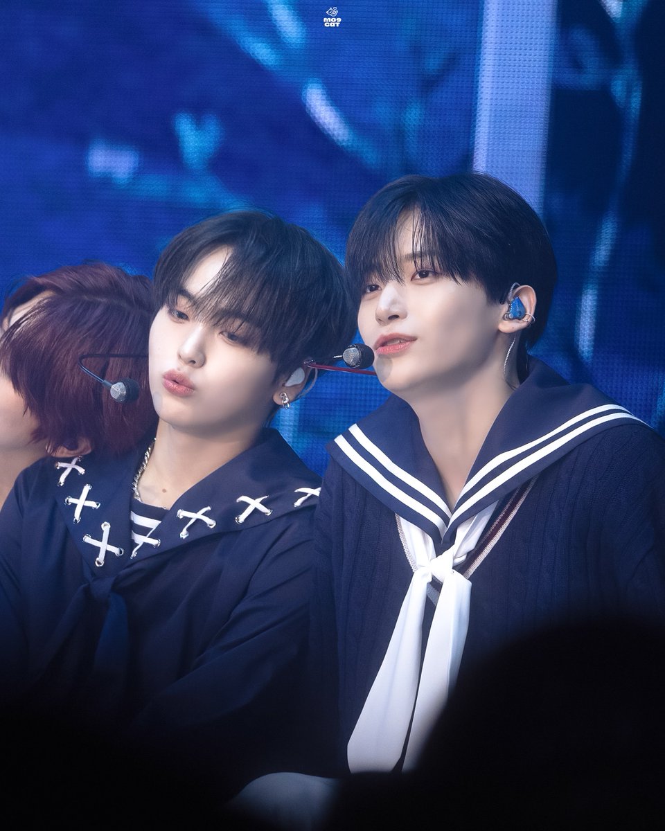 mo9_cat's tweet photo. 240928 
BEYOND YOUR MEMORIES 

You and I 
나의 바다 포근한 품 🩵

#크래비티 #CRAVITY 
#정모 #형준 #웅냥즈 https://t.co/LX0ur4PmeH