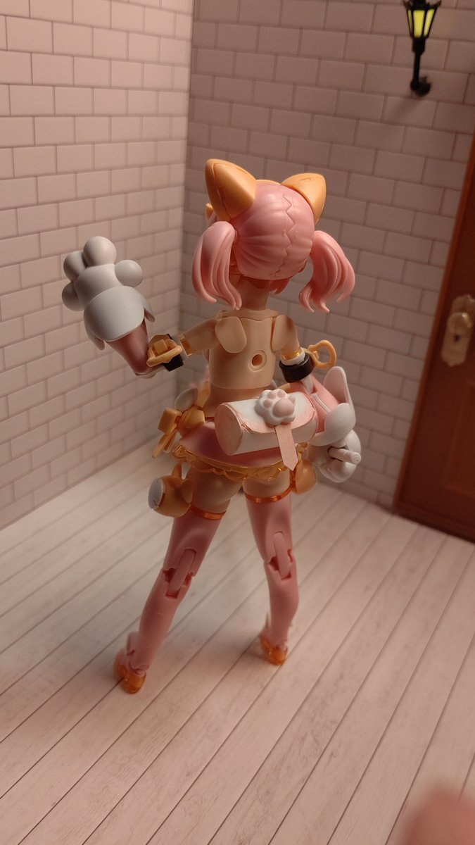 suananojuunin's tweet photo. プニモフ　マオ　完成。
バックパックを試作してみたけど…。もっと四角いのにするか悩む…。
因みにバックパックについてる肉球はネイルパーツです。　
＃メガミデバイス https://t.co/WpNWzUprpA