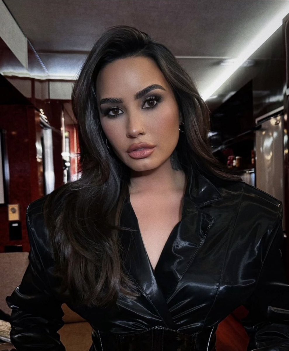 ohoneygotovegas's tweet photo. demi lovato wasn’t lying when she said her favorite dish was a mug https://t.co/U2fDctjyId
