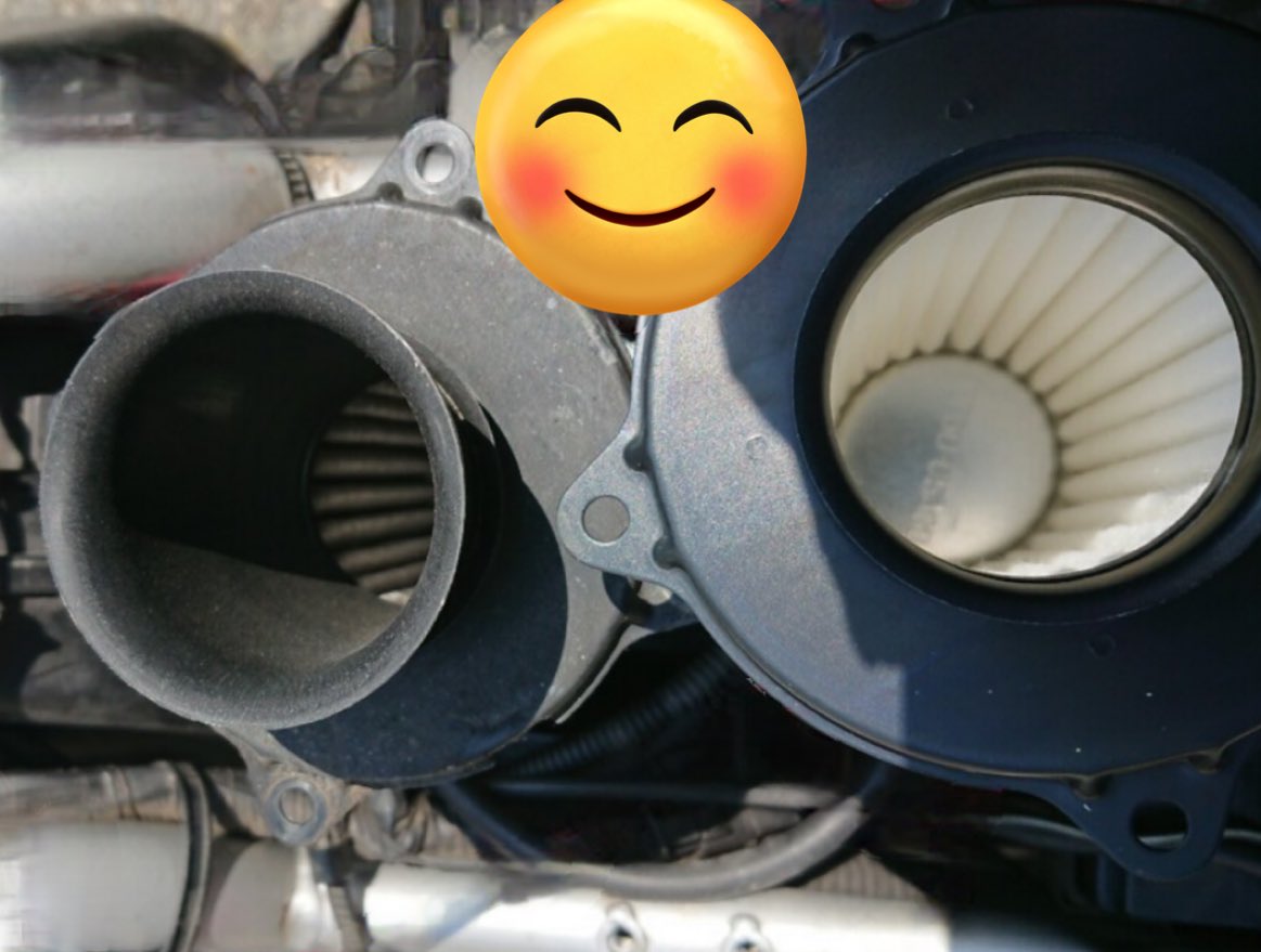 Le travail de Mamisuke aujourd'hui🛠

Remplacement du filtre à air. Le boîtier du filtre à air contenait une légère quantité d'huile moteur provenant du gaz soufflé.
Cependant... Le boîtier du filtre à air de Katana se trouve dans un endroit étrange. 💦