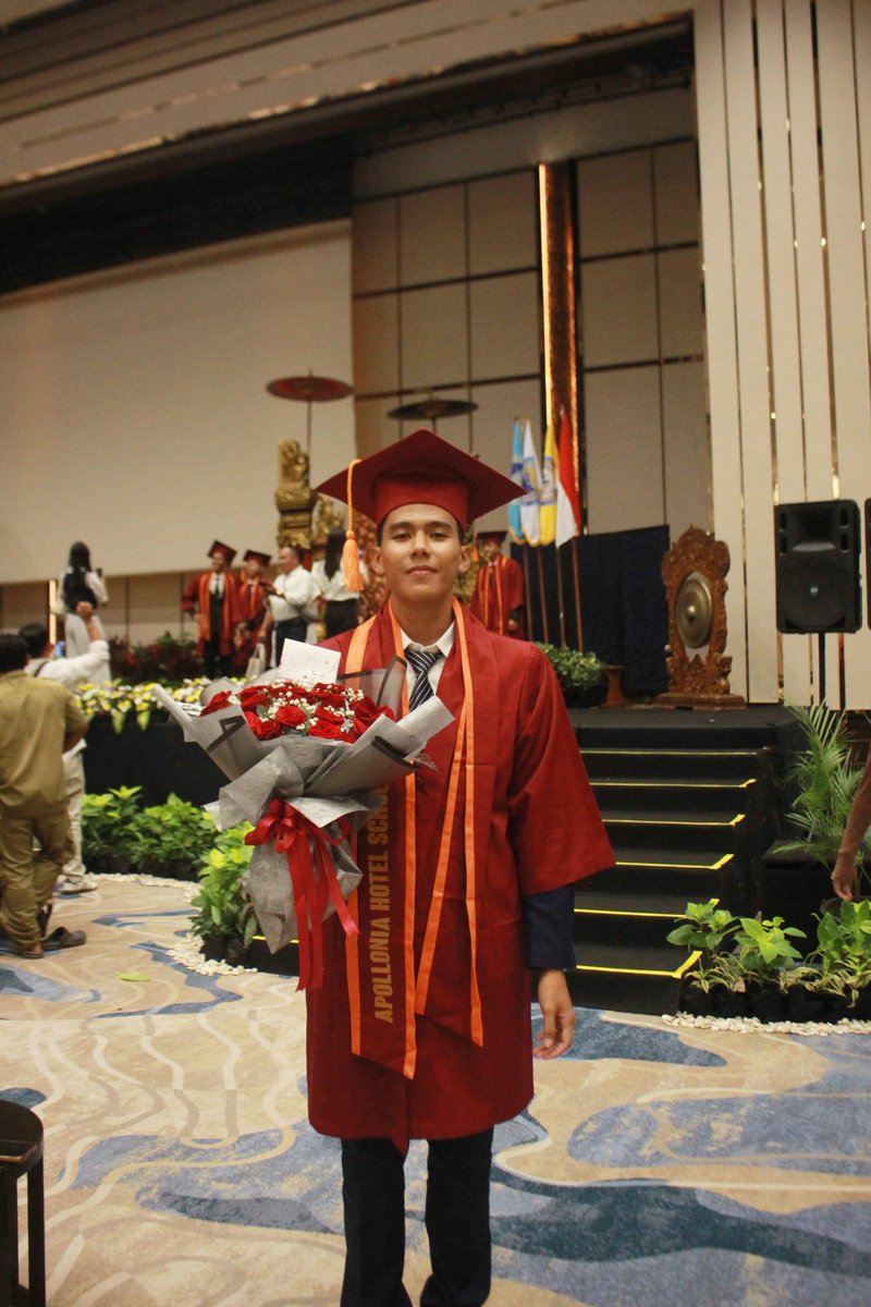 ndamhndra's tweet photo. 🎓 https://t.co/pfTeaNv5Lo