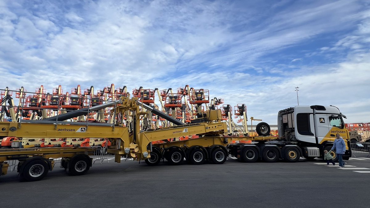 leenvdmoere's tweet photo. Indrukwekkende grote machines bij #obdaertssen https://t.co/2rFYej4jIZ