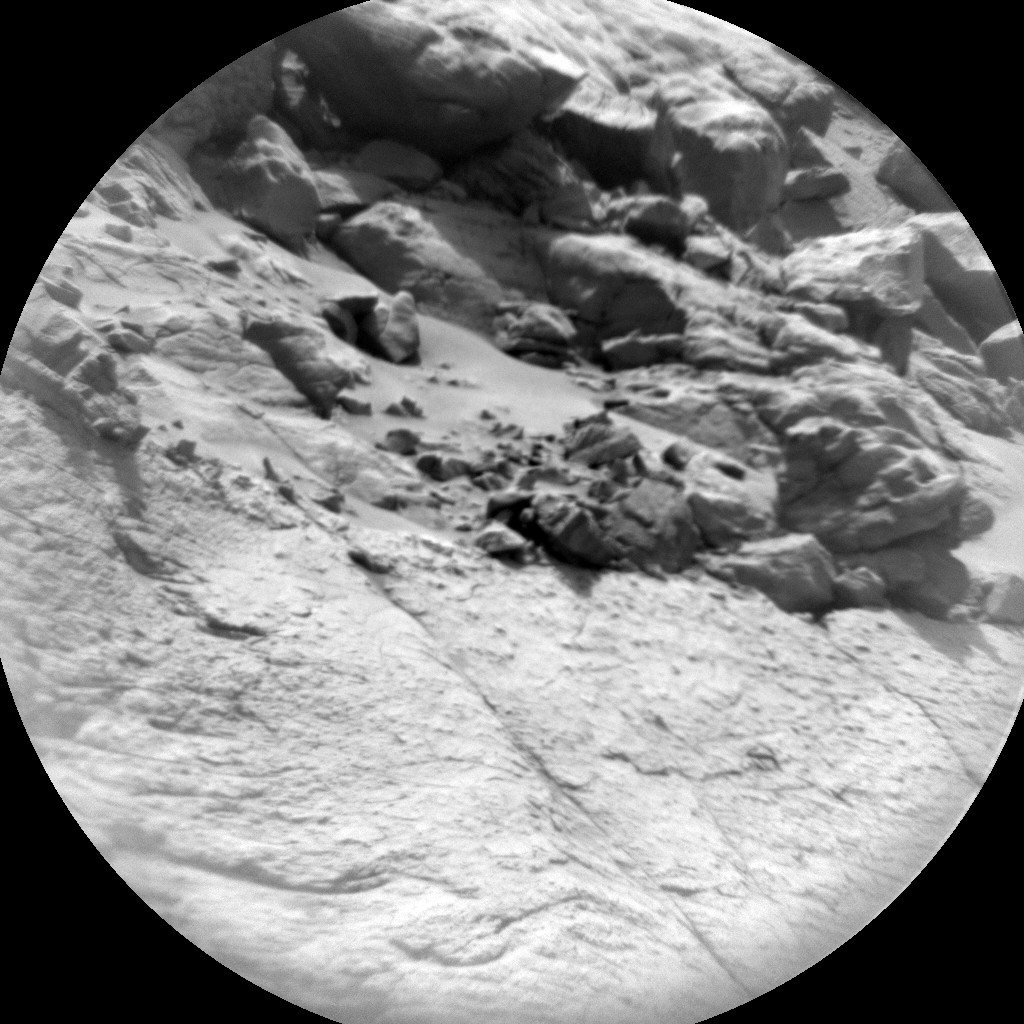 MarsMissionImgs's tweet photo. #CuriosityRover image taken on #Sol3648 at 12:20:18.406 PM with #ChemCam #Mars #NASA #Space https://t.co/QqBBZ7wWQZ