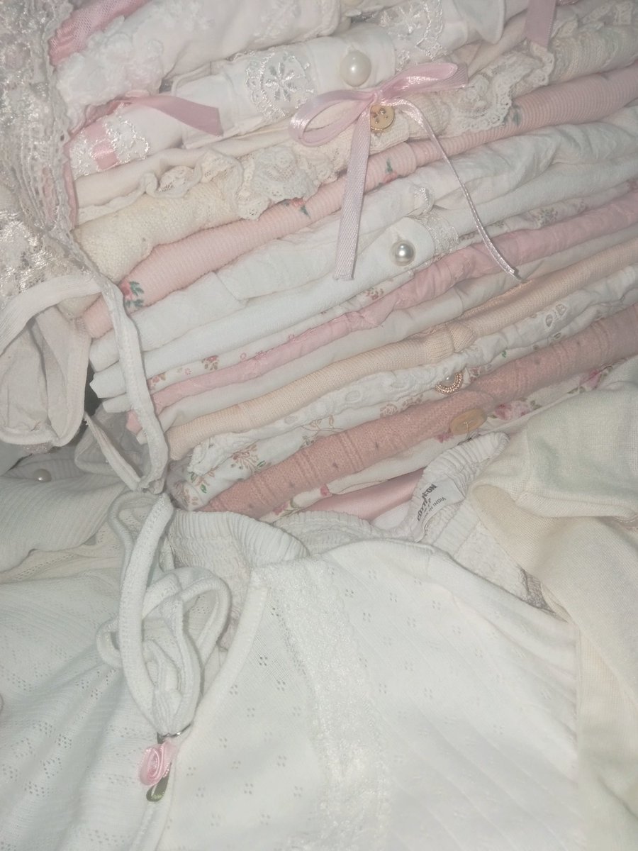 iadoreminji's tweet photo. Girlies! I decided to end my hyper-feminine (coquette) phase by decluttering all my related stuffs. jadi aku akan jualin items di bawah ini. Ada tops, tank-tops, skirts, jeweleries, keychains, bags, jackets, cardigans, socks, shoes and else! Thread khusus jualan ada di reply ya. https://t.co/JCourDo8vF