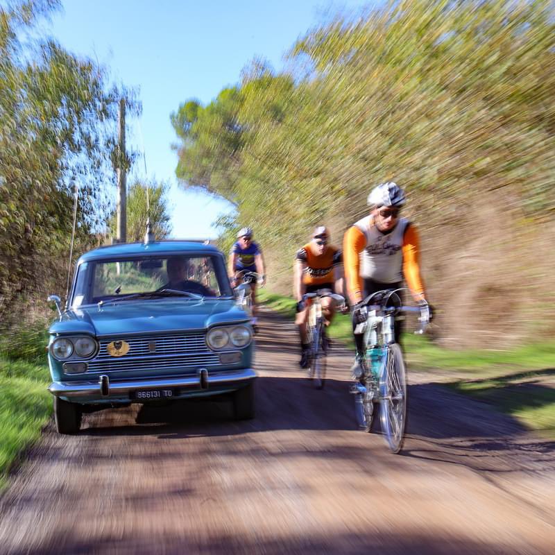 AndreaImondi's tweet photo. Sulle strade dell'Eroica con la Fiat 1500 della RAI!
Parte da qui la nuova partnership tra ASI e RAI !
#asi #automotoclubstoricoitaliano #eroica #leroica #gaioleinchianti #rai #bicistoriche #bicidepoca L'Eroica https://t.co/ajqaBW0MRz