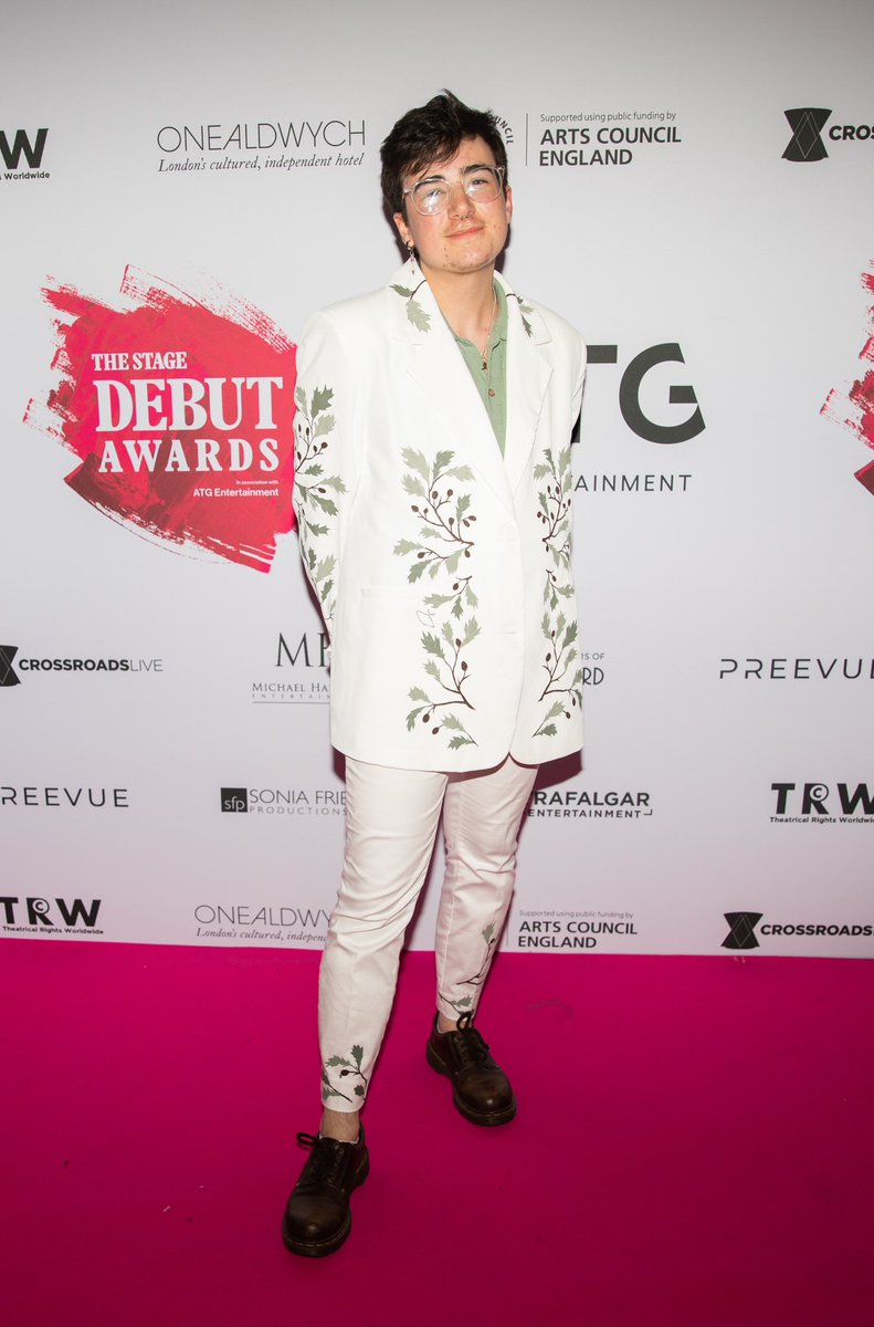 TWPhotograph's tweet photo. Super lovely evening last weekend at the @TheStage Debut Awards for @WESTENDBF 🎭✨ https://t.co/qnuosst28m