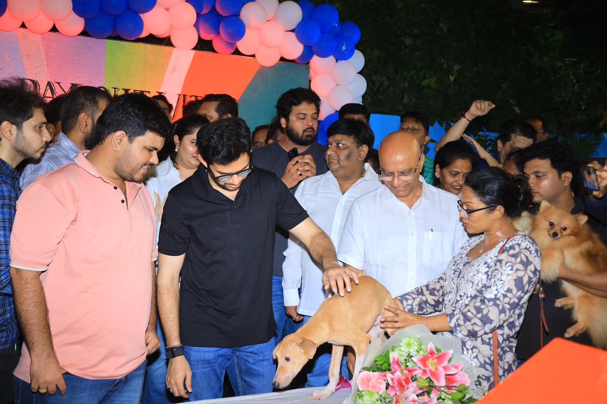 AUThackeray's tweet photo. काल लोअर परळ येथील बृहन्मुंबई महानगर पालिकेने उभारलेल्या पाळीव प्राणी उद्यानाचे उद्घाटन केले. तसेच उपस्थितांशी संवाद साधला. https://t.co/FhDKWyPVnN
