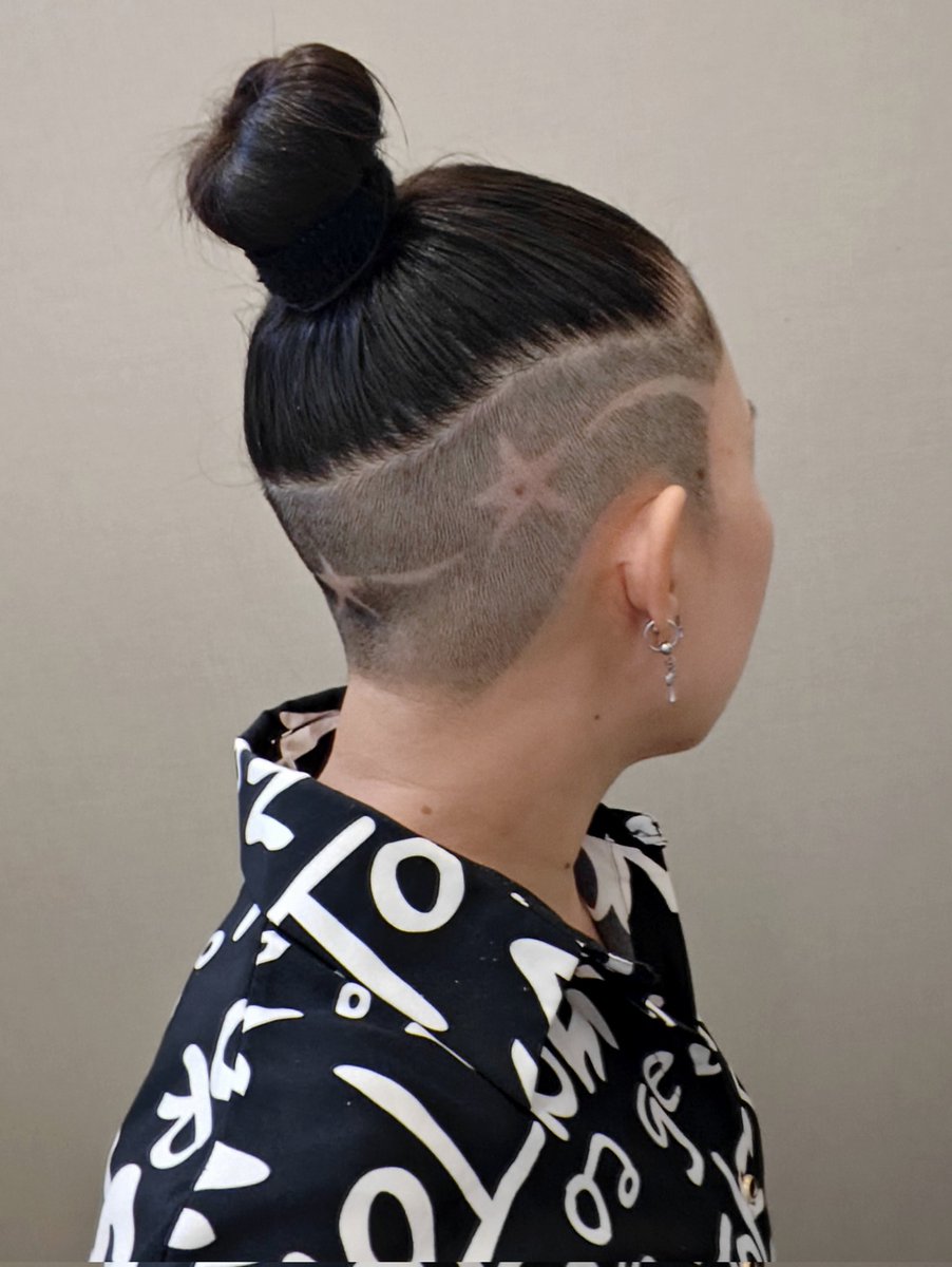 beckkaew's tweet photo. New One 💫 #UnderCut #UnderCutDesign​ #UndercutGirls #UndercutGirl #UnderCutforWomen https://t.co/WuWT1sbsdS