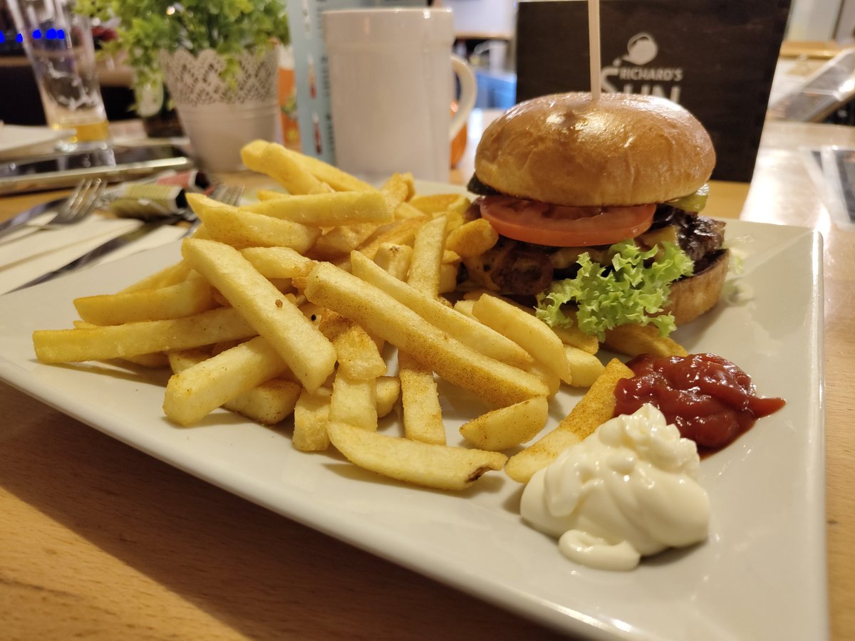 StacksTrier (@stackstrier) on Twitter photo So siehts es aus wenn <a href="/BTChefDeCuisine/">₿TChefDeCuisine</a> genug von <a href="/SiriusLightning/">Sirius Lightning ⚡</a> hat und ihn in einen "Are you Sirius*" Burger packt🔥
*contains no cathair😿 So siehts es aus wenn <a href="/BTChefDeCuisine/">₿TChefDeCuisine</a> genug von <a href="/SiriusLightning/">Sirius Lightning ⚡</a> hat und ihn in einen "Are you Sirius*" Burger packt🔥
*contains no cathair😿