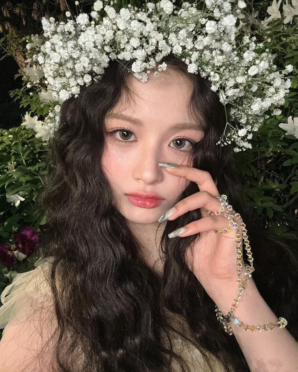 someone make me look as ethereal as Sullyoon. <a href="/NMIXX_official/">NMIXX</a> #SULLYOON