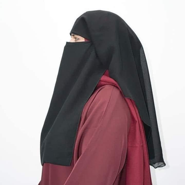 🛑🛑 Le port de la Burqa ou Niqâb pour les filles et le boubou sans pantalon pour les garçons désormais interdit à l’université Jean Lorougnon Guedé de Daloa