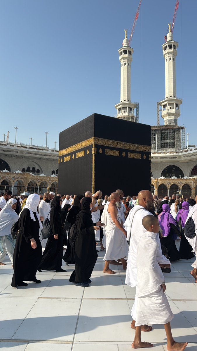 _033l's tweet image. الحمدلله الذي بلغنا أرض مكة وسكينتها الحمدلله على تمام العمرة اللهم تقبل منا عمرتنا ولاتترك لنا دعاء إلا وقد أجبته ولاذنبًا إلا غفرته  ♡