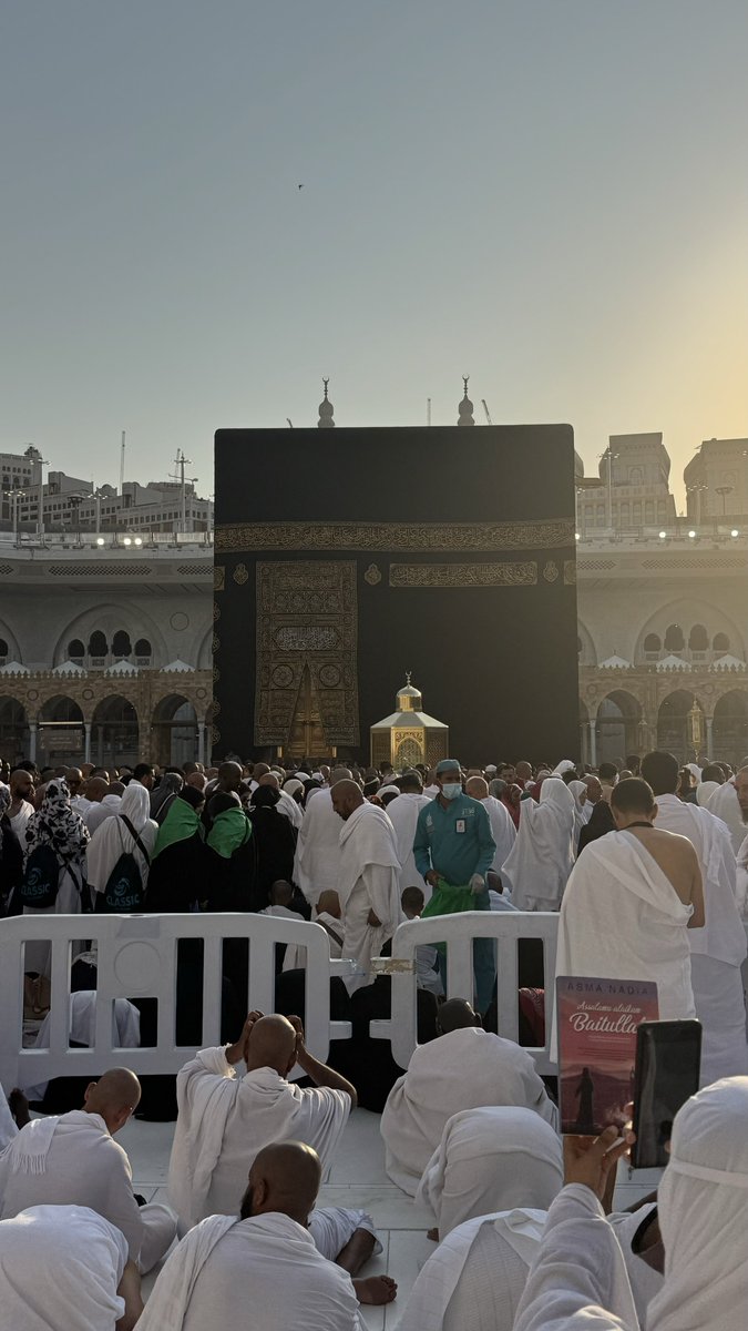 _033l's tweet image. الحمدلله الذي بلغنا أرض مكة وسكينتها الحمدلله على تمام العمرة اللهم تقبل منا عمرتنا ولاتترك لنا دعاء إلا وقد أجبته ولاذنبًا إلا غفرته  ♡
