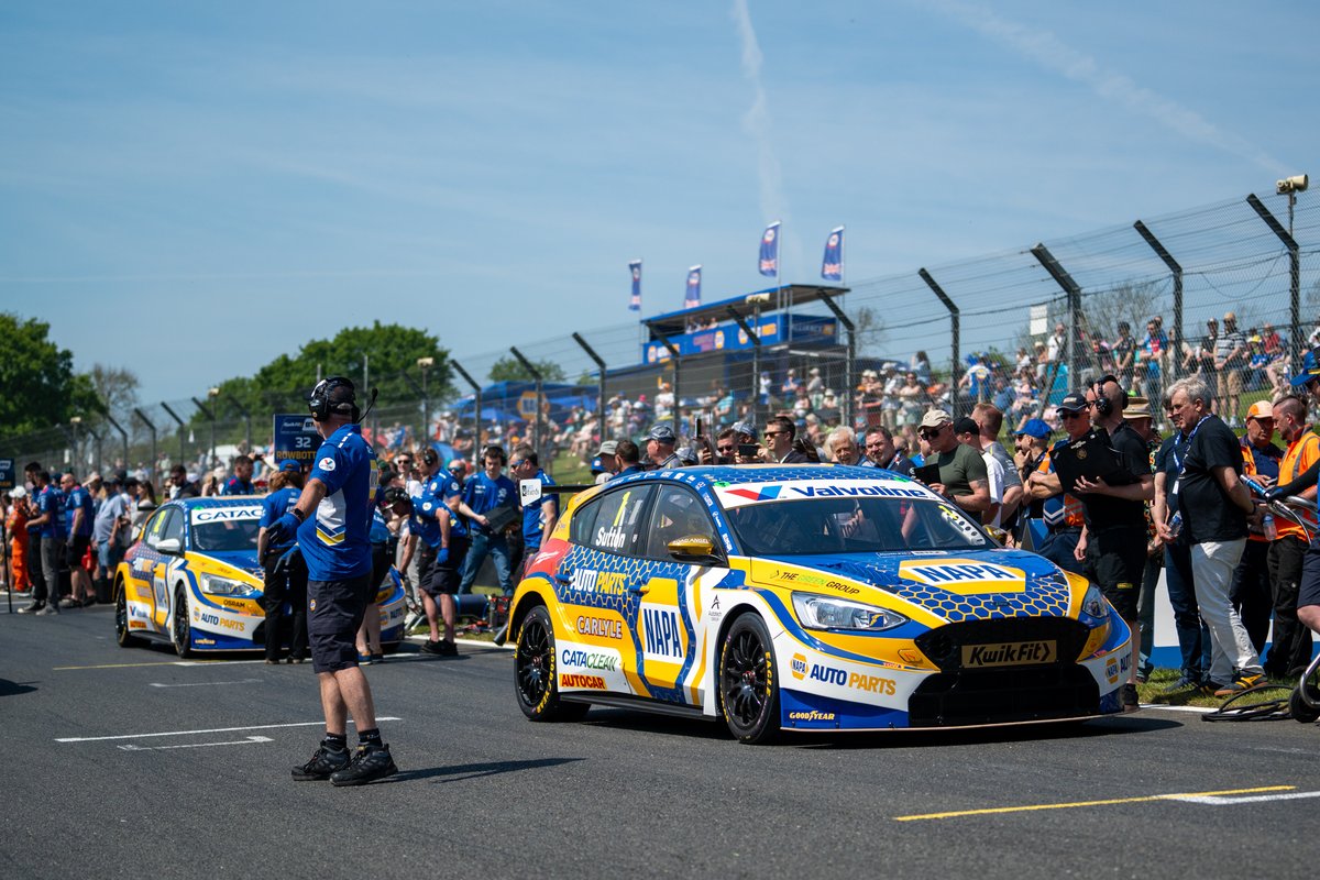 🔵🟡 🚀 Race 1 incoming 🏁 Get your drinks ready, settle into your seats, and prepare for the action to unfold! 🎉🥤

#BTCC #NAPARacingUK #NAPARacing #BrandsHatchGP #RaceDay #FastFord #FordFocus #RaceTeam
