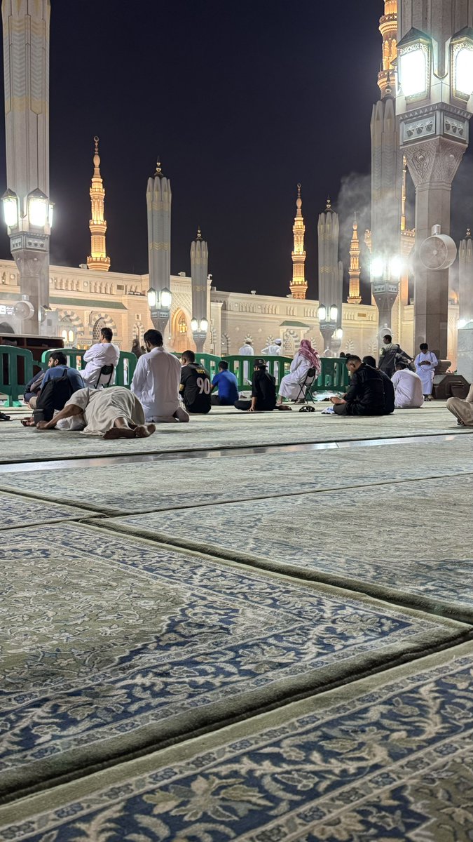 _033l's tweet image. المدينة المنوّرة فيها روحانيّه عجيبه 🩷