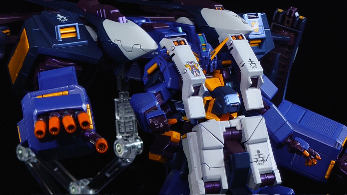 HAN_PEN_KUN's tweet photo. HGUC RX-121-2 ガンダムTR-1 [ヘイズル・アウスラ] ギガンティック・アーム・ユニット装備
完成しました！！
『ティターンズの旗のものに』のイラストの再現を目指し全身の徹底改修と塗装をしています。僕ができるHGUCヘイズルのベストです。
↓リプ欄に続く。 https://t.co/uicnuUDNat