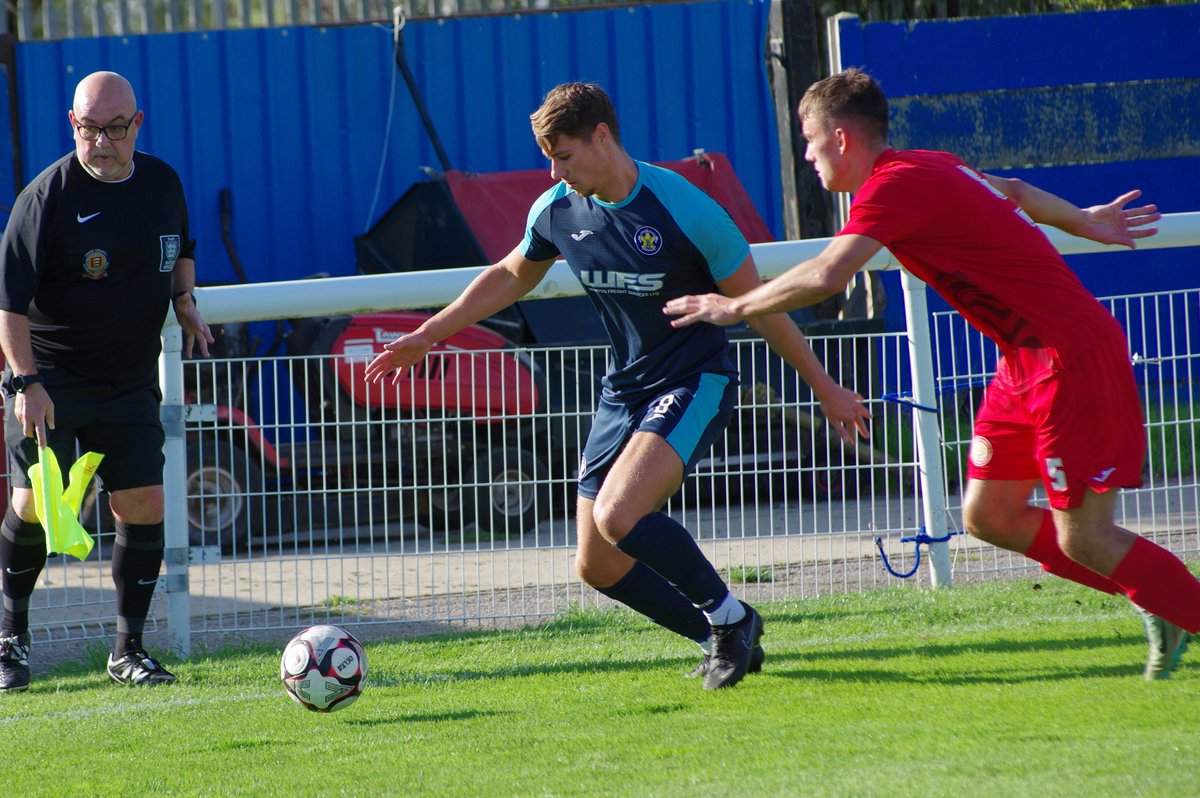 RayleighFootie's tweet image. A few photos📸 from Rayleigh Towns 1-2 loss to Harlow Town a hard one to take but can’t fault the players commitment and work rate, and how lucky🍀 were Harlow with the deflected goal that won it for them! We go again Tuesday👊
@RayleighTownFC1 @NonLeagueCrowd