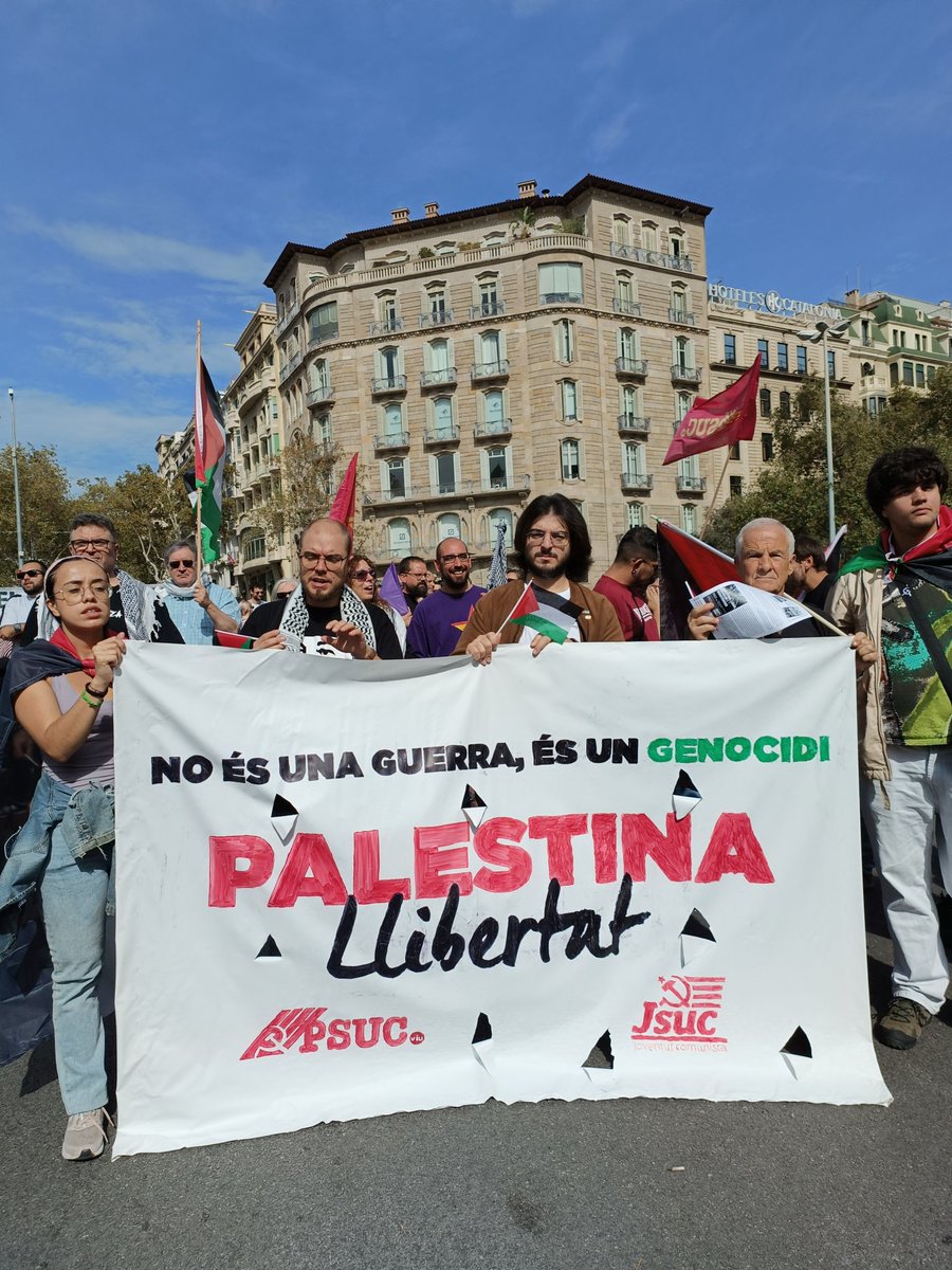 🇵🇸🇱🇧 Presents a la marxa per la pau a Palestina i al Líban.

📢 Des del riu fins el mar, Palestina llibertat!