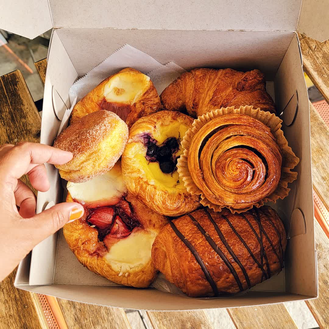 We're taking a short break, but we'll be back on the 16th! Preorders for home delivery are still available. 🏡🍽 
#TakingABreak #PreorderNow #HomeDelivery #SeeYouSoon