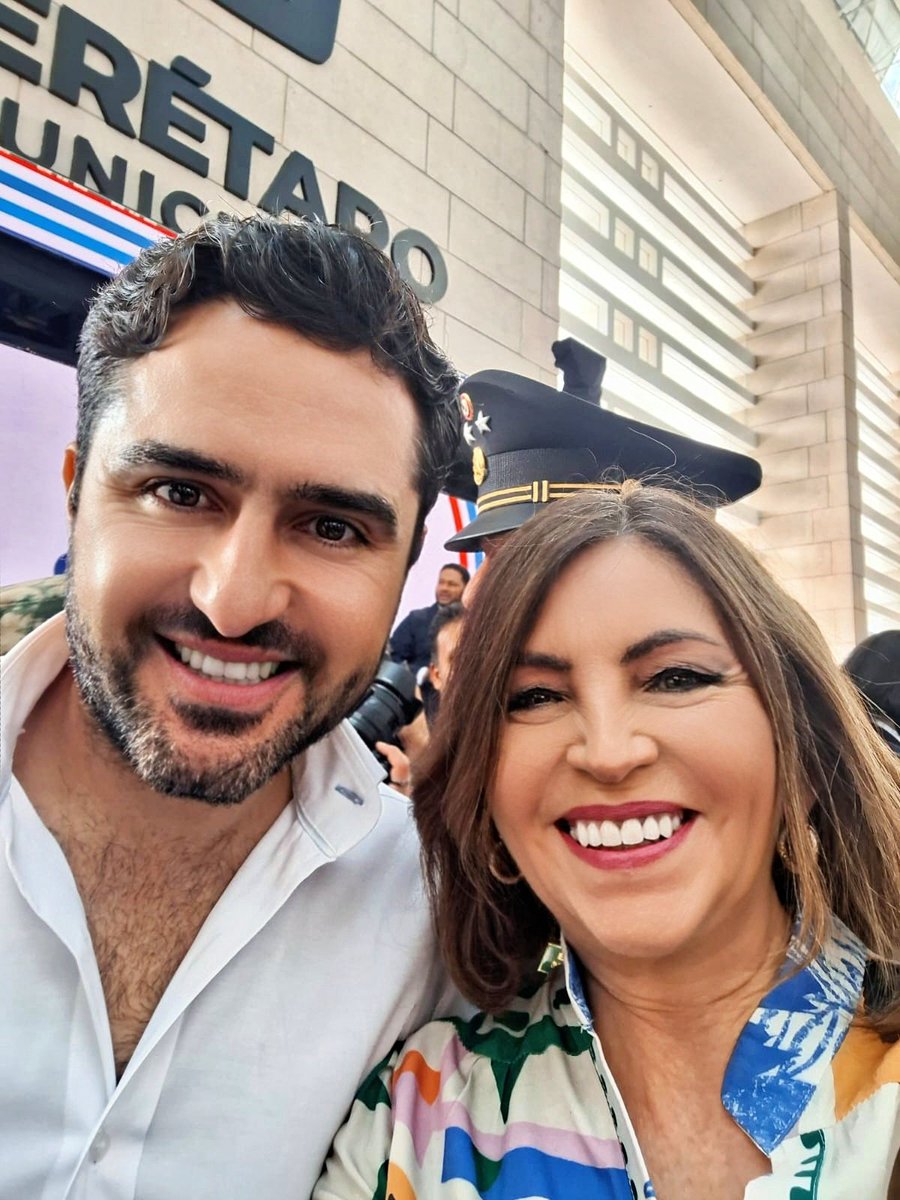 ✨ Ayer tuve el privilegio de acompañar al Mtro. <a href="/felifermacias/">Felipe Fernando Macías</a>, Presidente Municipal de #Querétaro, en su Mensaje Ciudadano. Estoy convencida de que, con liderazgo y visión, construiremos juntos un #QuerétaroConFuturo. ¡ Sigamos impulsando el desarrollo sostenible!  #Liderazgo