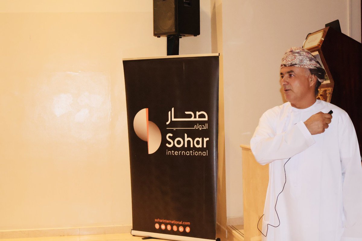dghs_dhahirah's tweet photo. ألقى المحاضرة سالم بن حميد البادي، مدير دائرة الشؤون المالية، بينما تناولت سميحة البلوشية من بنك صحار موضوع الادخار وأهميته. تهدف  هذه المحاضرات إلى تعزيز الثقافة والمهارات المالية بين المشاركين.

#صحية_الظاهرة 
#غايتنا_مجتمع_صحي 
#صحة_رائدة_مستدامة_للجميع https://t.co/LJcGPR3kBR