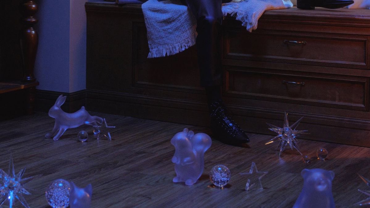txtdcm's tweet photo. i KNOW ive seen those glass crystals somewhere! https://t.co/3fBanuyBQx