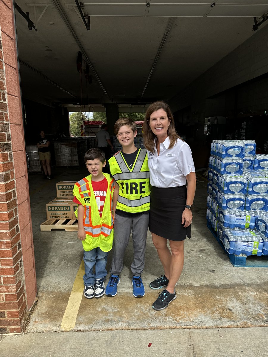 PamelaEvette's tweet photo. I am continually amazed by the stories of SC individuals & business helping each other & our NC neighbors — no questions asked, putting one another first — just because it’s the right thing to do. In the wake of such overwhelming adversity, we remain #SCstrong. #ThisIsSC #TeamSC #AimHigherSC