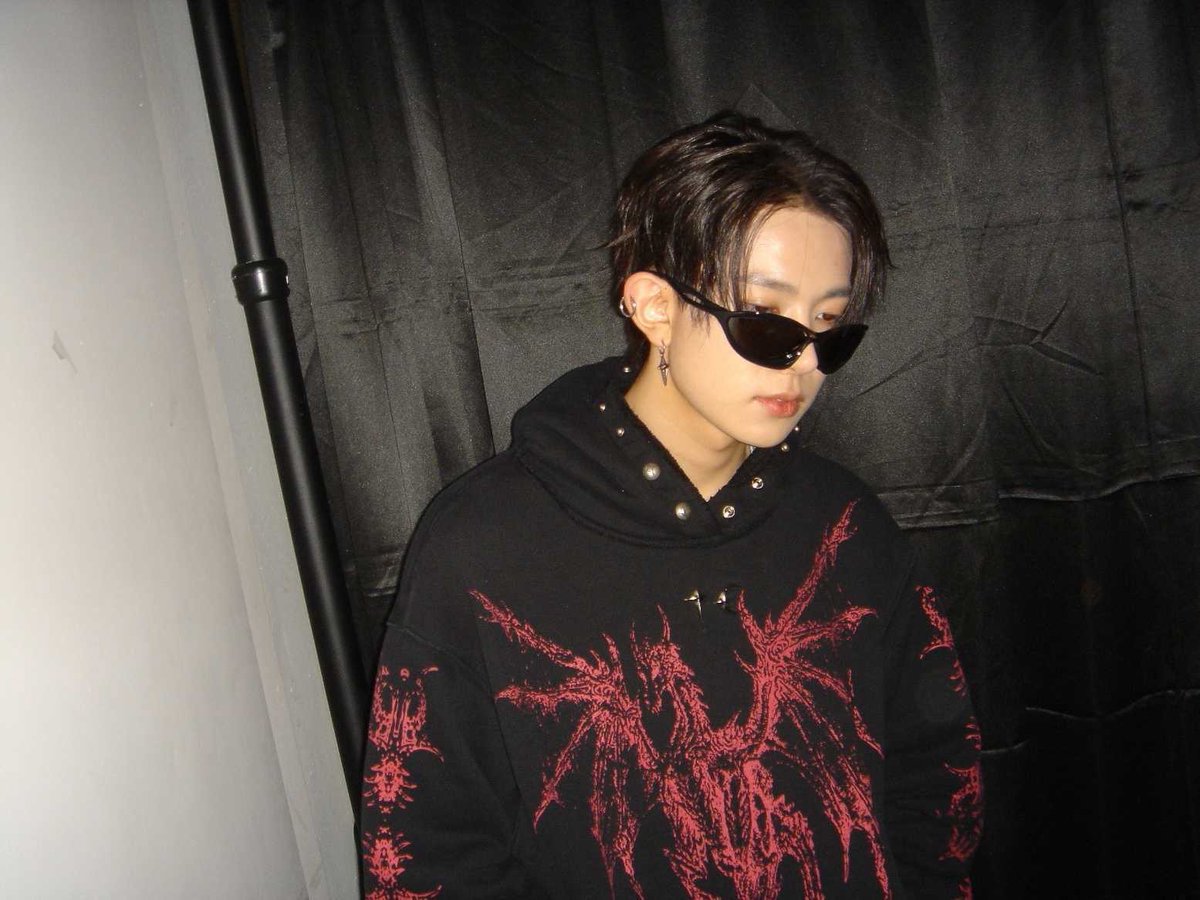 แว่น!รย์แบนสีดำก็เก็บความแอคไว้ไม่ได้อะ