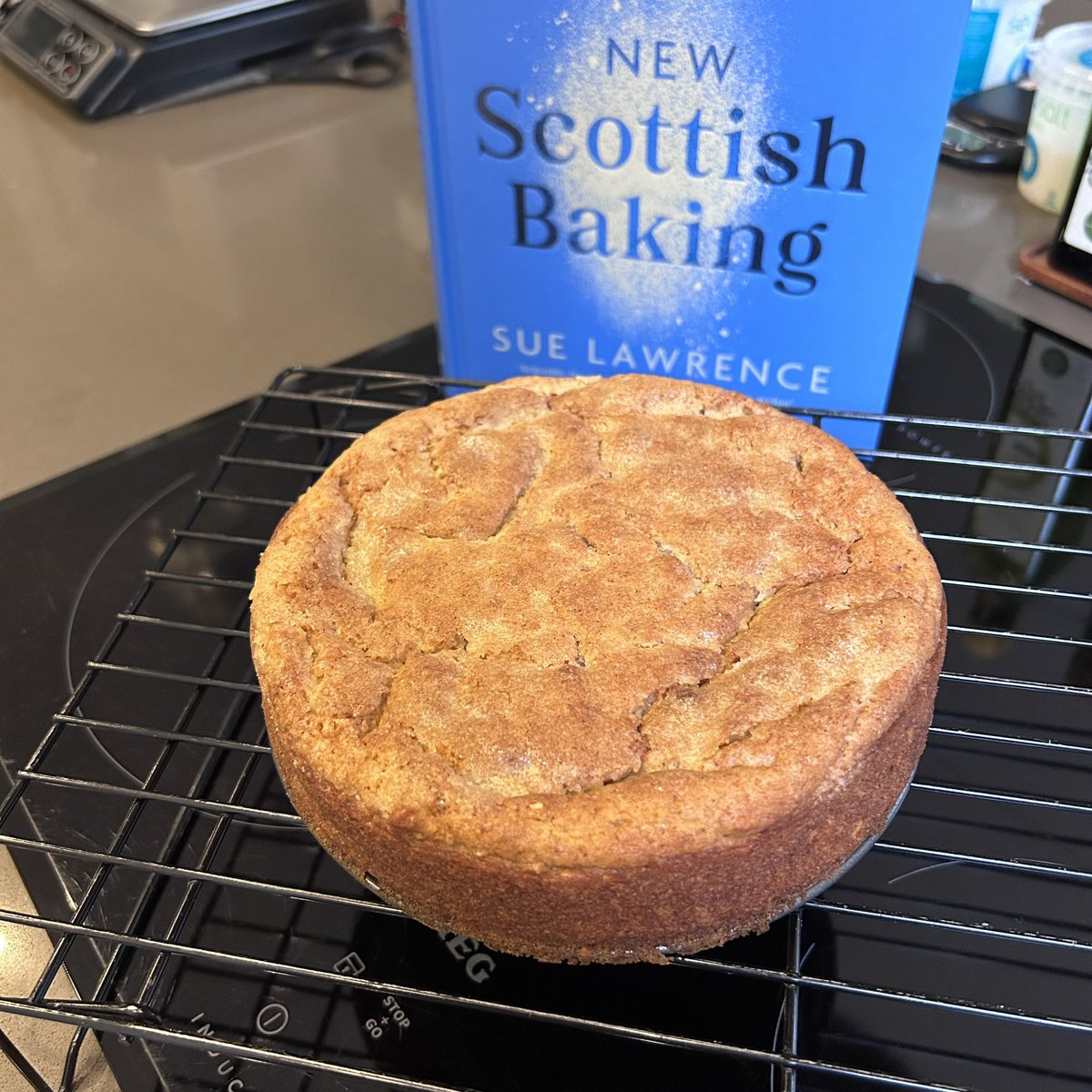 DaintyMonkeyBaking tweet media