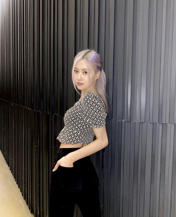 rshourly's tweet photo. #로제 #ROSÉ https://t.co/G1erZwbInQ