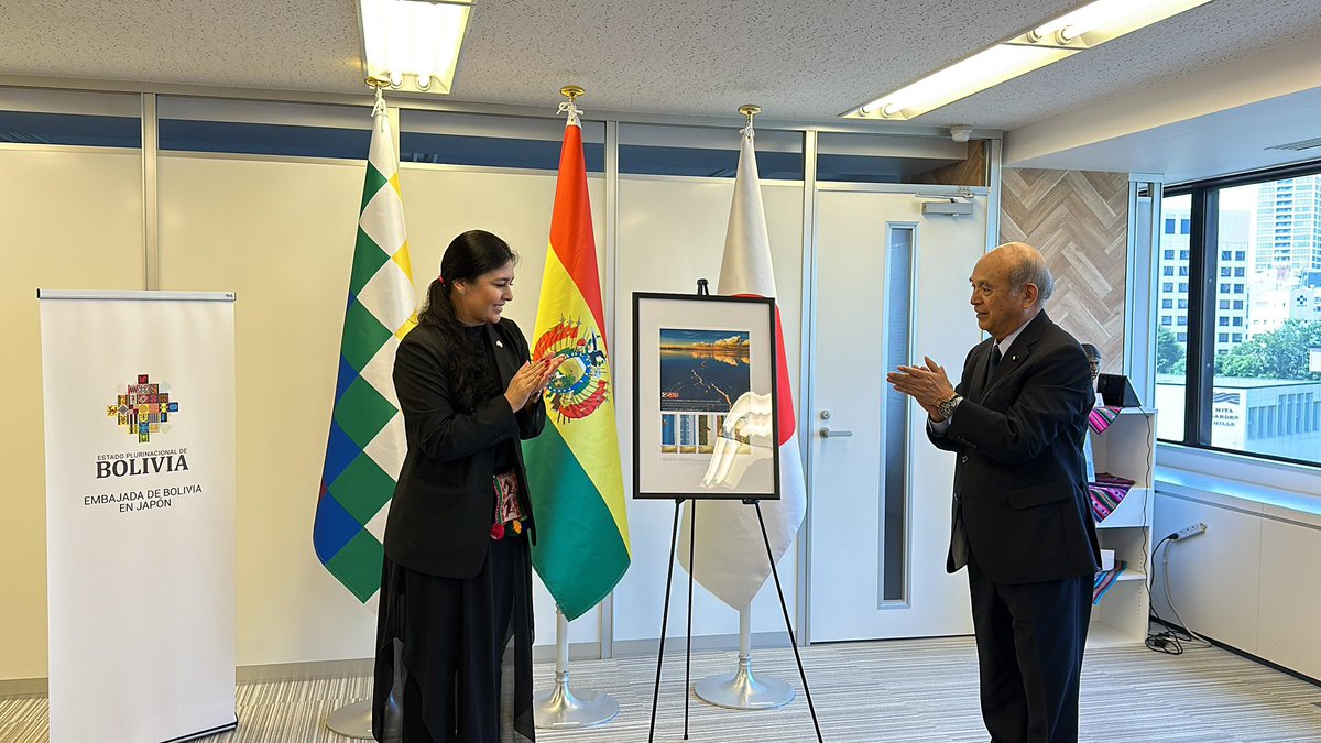 MRE_Bolivia's tweet photo. Nota de Prensa | En Japón se presentan sellos postales de destinos turísticos bolivianos
🔗 https://t.co/KVr12Nbwxm

#DiplomaciaDeLosPueblos #PorLaVida
#UnidosRumboAlBicentenario https://t.co/SUl1zdwZrk