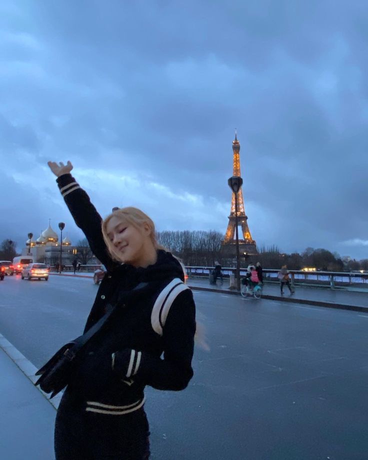 rshourly's tweet photo. #로제 #ROSÉ https://t.co/bEwOJwbUf6