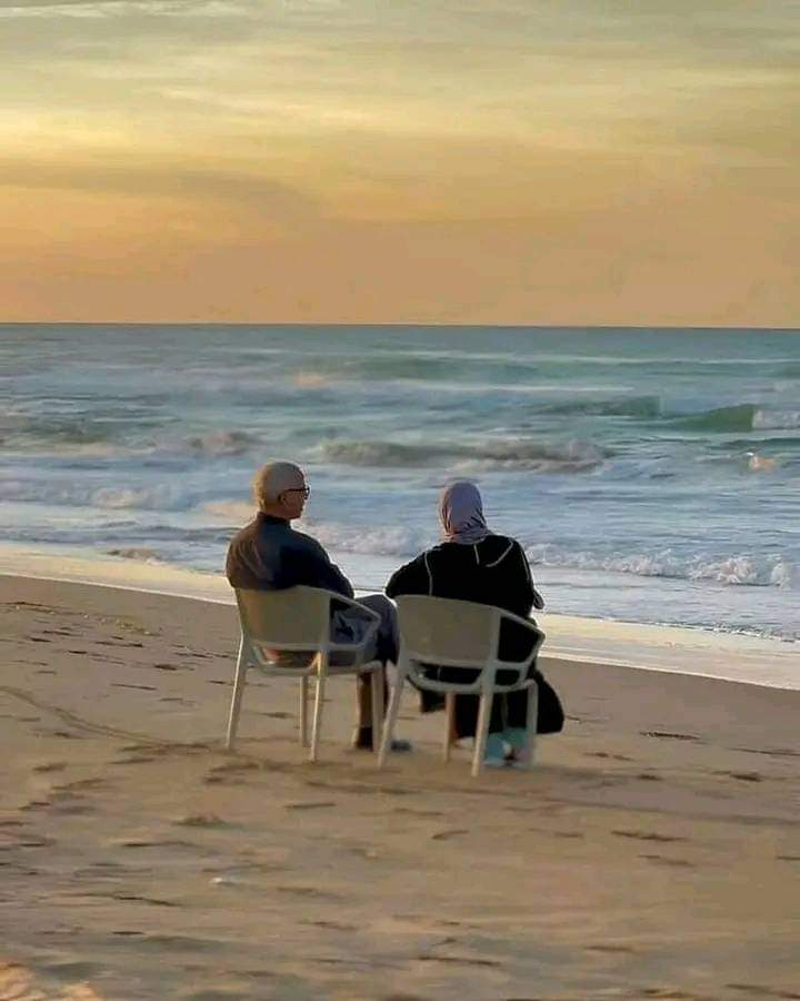 «لتكن المدينة بأكملها لهم
أمَا جوارك؟ 
فأود أن يكون لي!».❤️